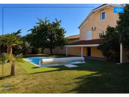 maison de caractere 140m2  piscine   dépendance attenante de 65 m²  terrain 1000m2