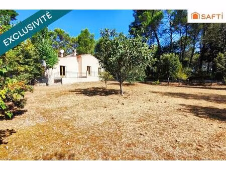 maison de 83 m²  2510 m² de terrain entièrement clos.