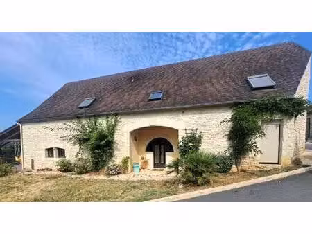 superbe maison en pierre  rénovée  prestations de qualité  très belle vue et double garage