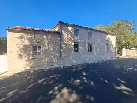 vaste et belle maison parfait etat de 245 m2 5 chambres 3 garages