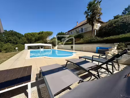 plain-pied avec piscine et studio  proche de brive