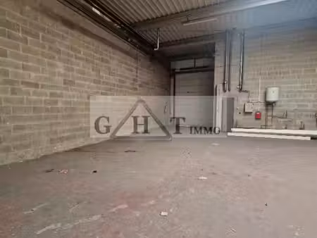 a louer 350 m² entrepot et bureaux a la courneuve
