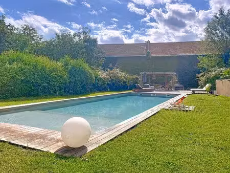 maison de charme de 300 m2 avec 2867 m2 de jardin avec piscine