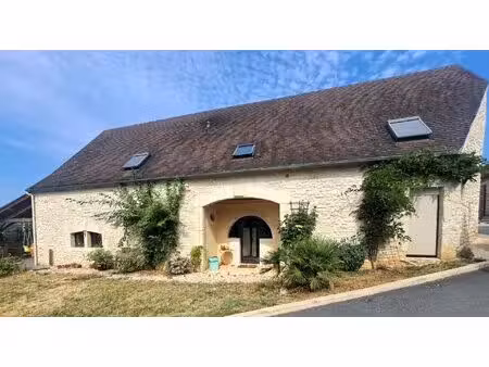 superbe maison en pierre  rénovée  prestations de qualité  très belle vue et double...