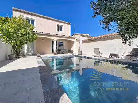 jolie maison de 114 m2 avec 3 chambres  piscine et garage