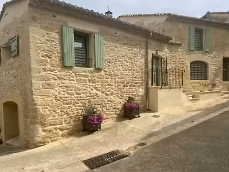 charmante maison de village avec terrasse et garage.