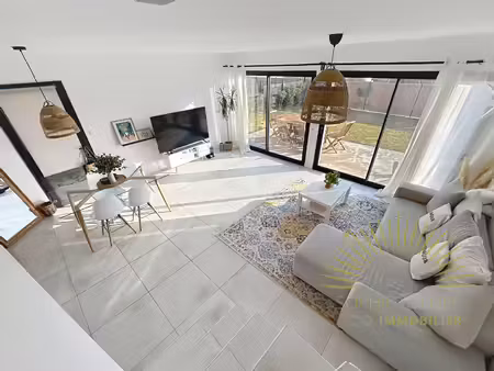 villa 2023 de 93 m2 avec garage sur terrain piscinable