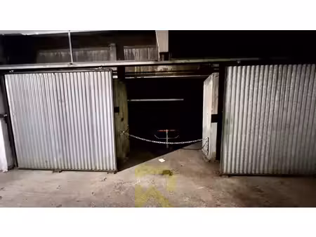 parking / box