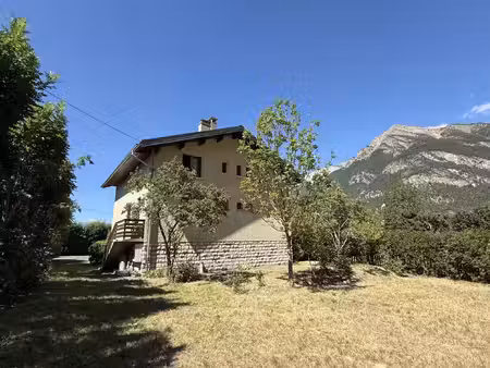 maison familiale avec grand terrain constructible à jausiers
