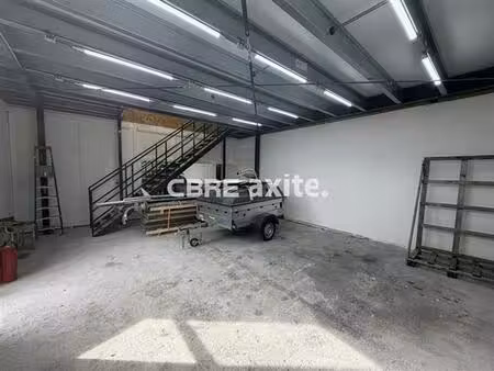 location local d'activités porte-de-savoie 62 m²