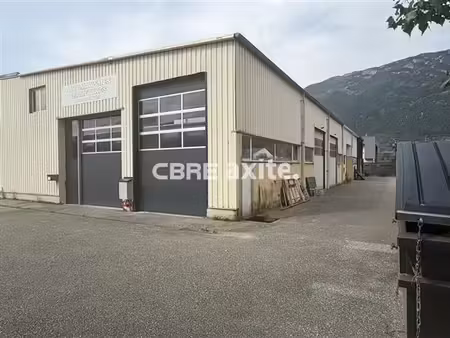 location local d'activités porte-de-savoie 96 m²
