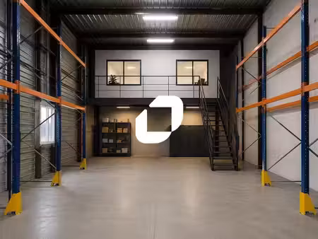 location local d'activités 395 m²