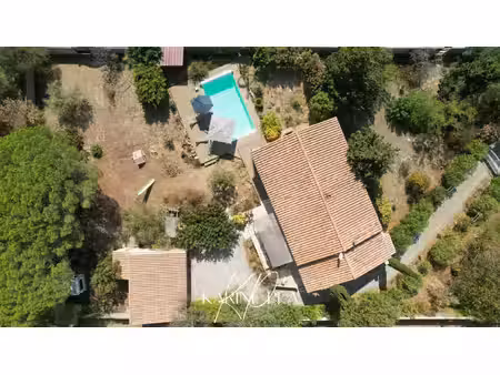 villa de plain-pied 4 faces avec piscine - terrain constructible et divisible de 2 442 m² 
