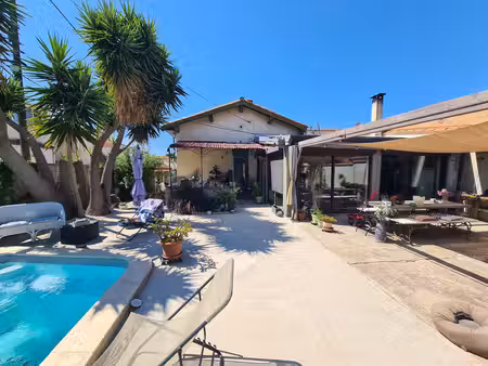 maison 3 pièces de 115 m² avec piscine sur terrain de 500 m²