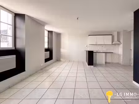 appartement lumineux  deux chambres et stationnements à proximité