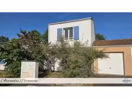 lagord - maison récente 3 chambres aux normes pmr  avec jardins  garage et stationnements 