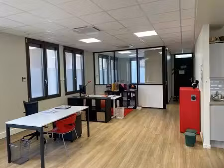 location local professionnel 105m² villeurbanne 69100