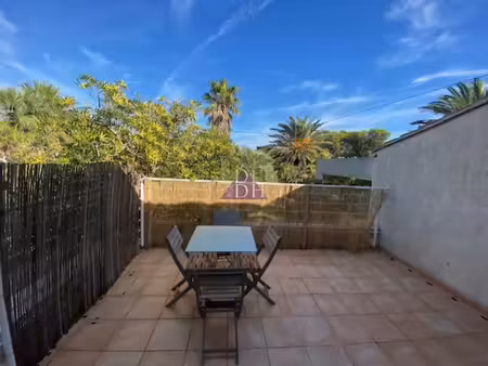 location appartement 2 pièces 27m2 hyères 83400 - 730 € - surface privée