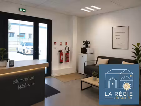 location local commercial 79m² les avenieres veyrins thuellin 38630