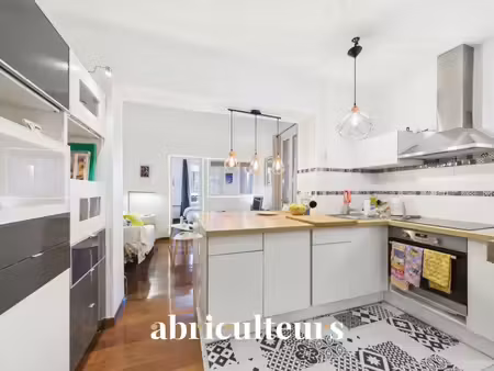 appartement avec terrasse de 7m² en vente à paris 11e  rue de la fontaine au roi (75011)
