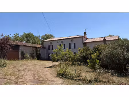 ? ancien corps de ferme à rénover beau potentiel et nombre