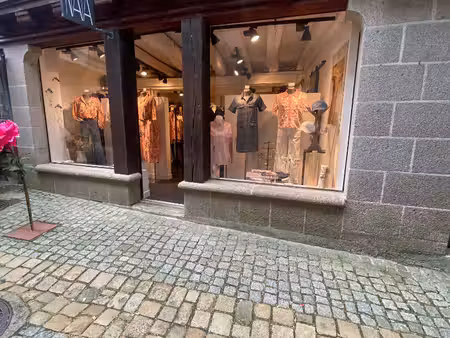 location local commercial