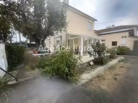 oloron ste marie villa dans quartier recherche au calme et proche toutes commodites
