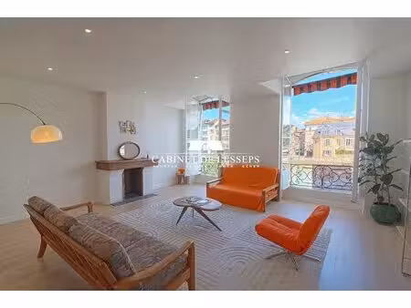 grand bayonne à proximité des halles - t4 de 100 m2 avec vue n