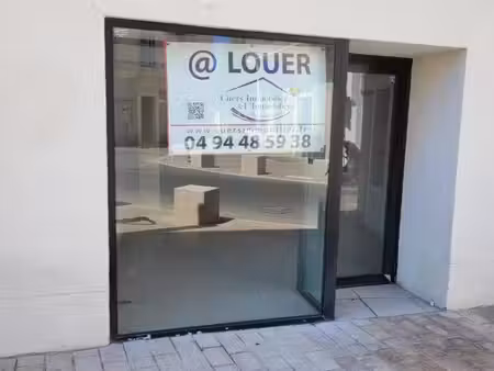 location commerce cuers 83390 105m²