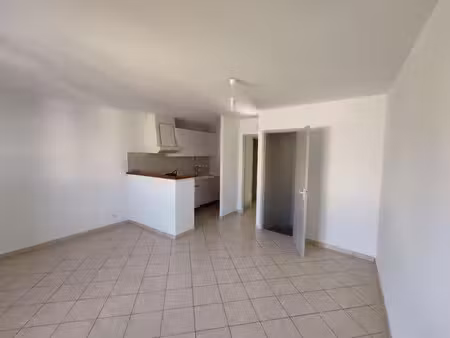location maison 2 pièces 65.68 m² à corbieres (04220)  800 €