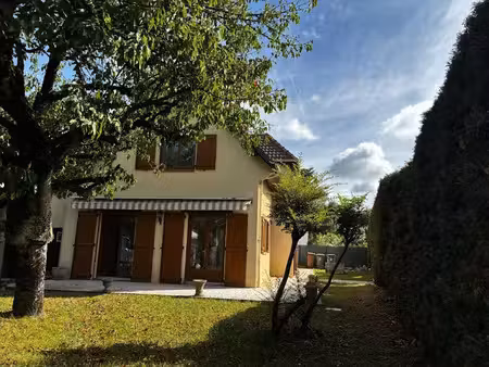 location maison 4 pièces 123 m² à lescar (64230)  1 450 €