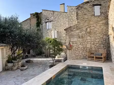 location maison 6 pièces 250 m² à mallemort (13370)  2 300 €
