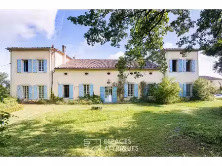 maison de maître du xviiième siècle et sa chapelle secrète