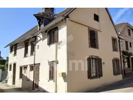 maison de 121 m² à villiers st benoit - 145 000 €