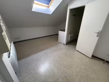 audun le roman : studio dans petit immeuble