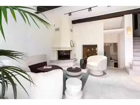 villa – élégance avec vue mer dans une résidence privée à cannes.