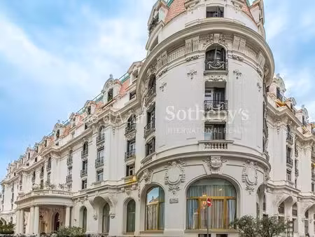 appartement rénové de 89 m² dans l'immeuble du negresco à nice