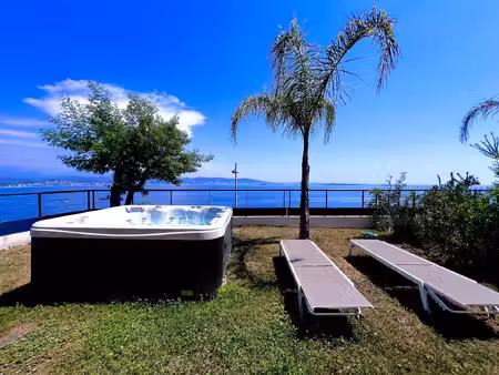 superbe appartement vue mer à théoule-sur-mer.
