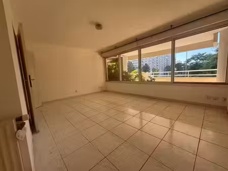 location local commercial 30m2 marseille 8eme (13008) - 800 € - surface privée