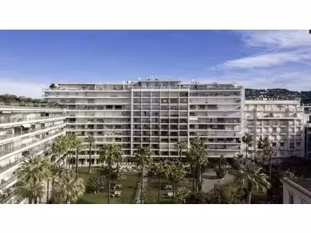 cannes croisette  grand hôtel  grand 3 pièces avec terrasse te vue mer