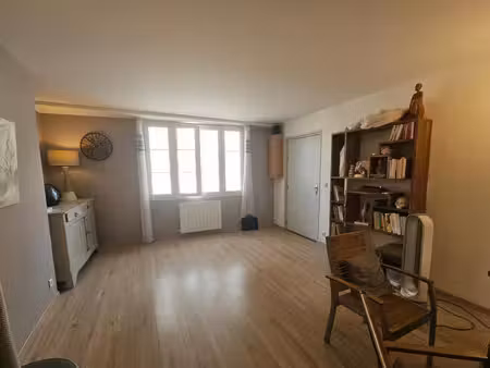 location appartement 1 pièce 30 m² à gémozac (17260)