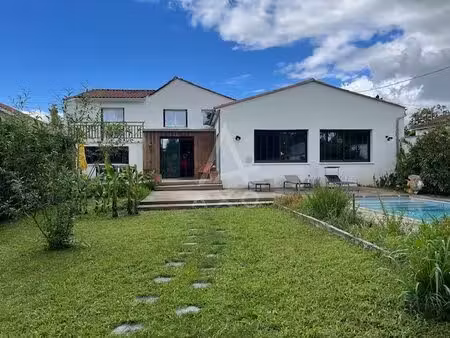 maison rénovée avec piscine