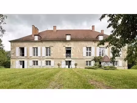 authentique château du xviie siècle  monument historique  en cha