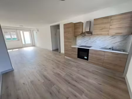 location appartement 3 pièces 60 m² à commentry (03600)  690 €