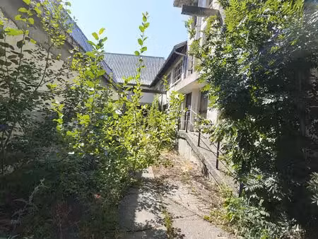 ensemble immobilier 6 000 m2 à réhabiliter cœur de bourg  sortie a51