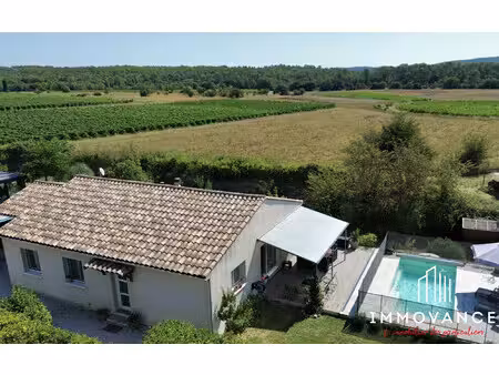 villa t4 récente avec piscine et vue dégagée
