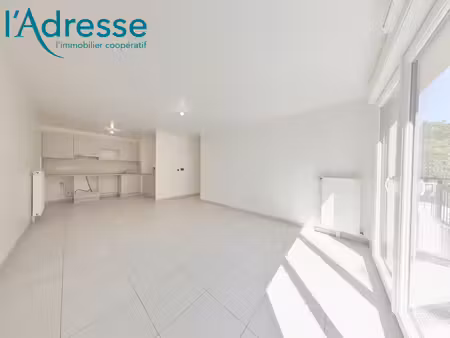 location appartement 3 pièces  63.67m²  champs