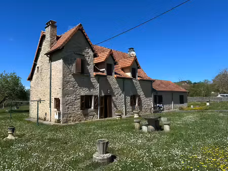 maison en pierre avec garage sur 2860 m2 de terrain