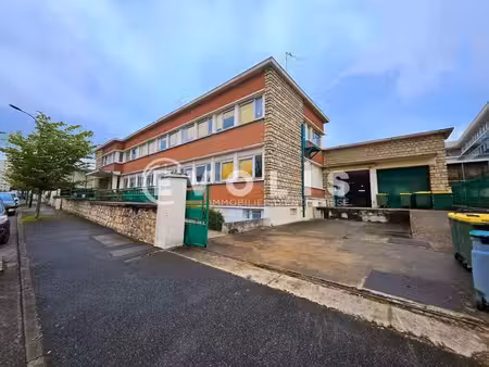 location local d'activités 2 400 m²