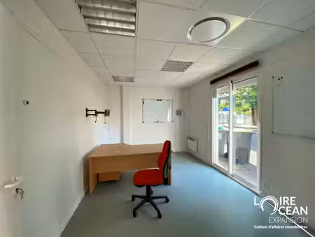 location local professionnel 100m² nantes 44000